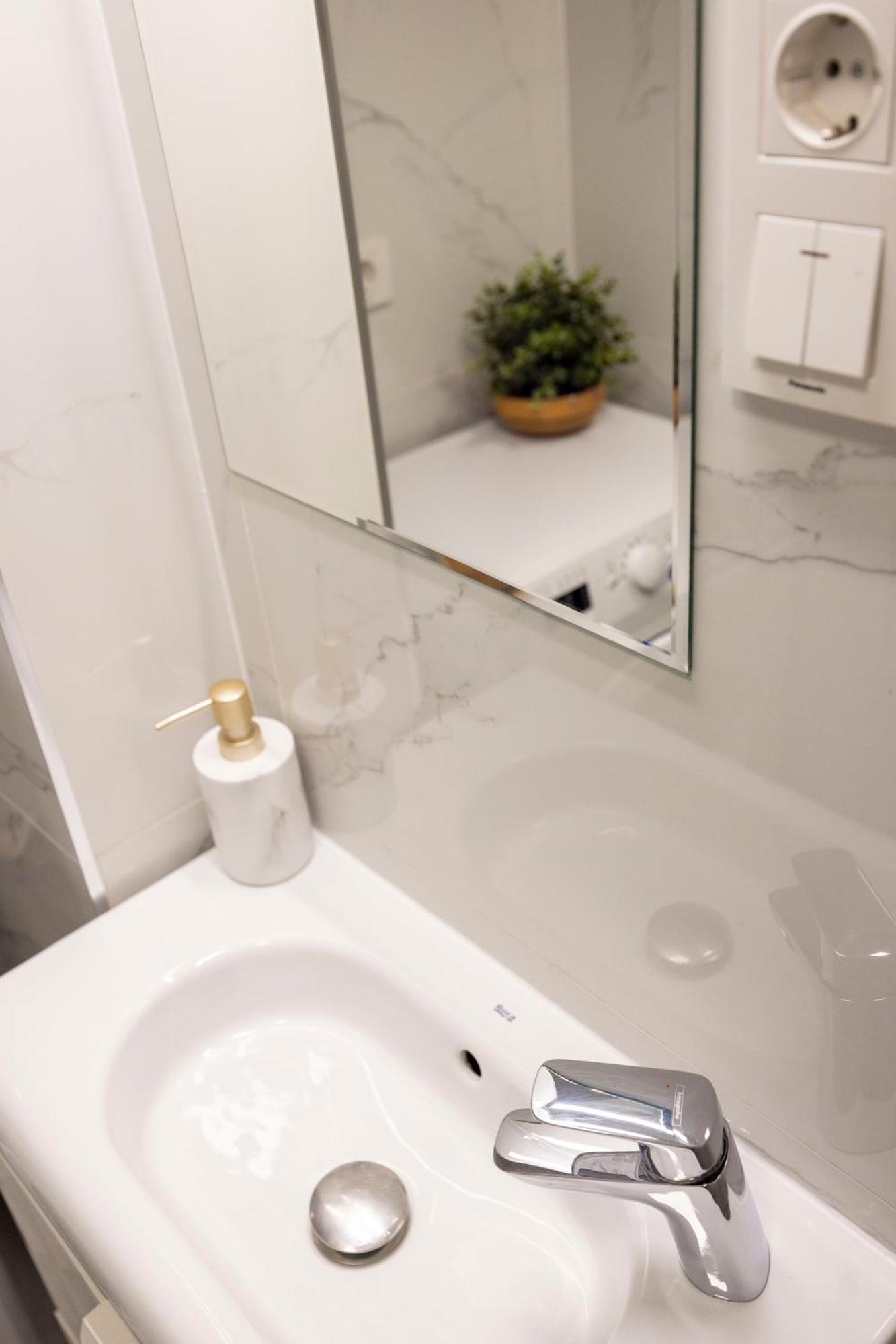 Spacious Cozy Home With 4Bedroom In The Heart Of Bp Budapest Exterior photo