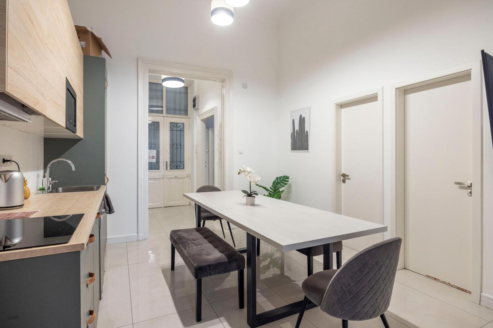 Spacious Cozy Home With 4Bedroom In The Heart Of Bp Budapest Exterior photo