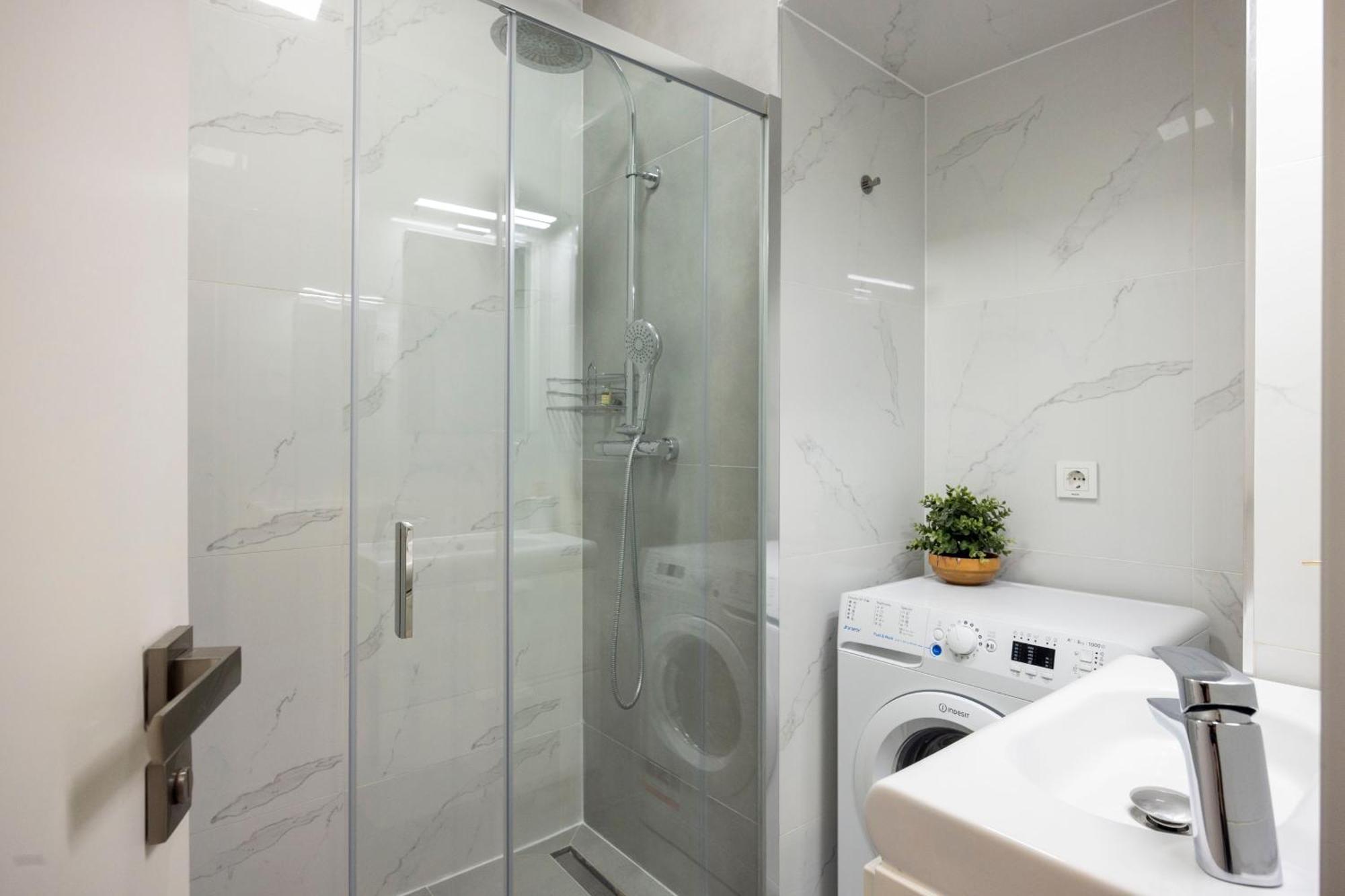 Spacious Cozy Home With 4Bedroom In The Heart Of Bp Budapest Exterior photo