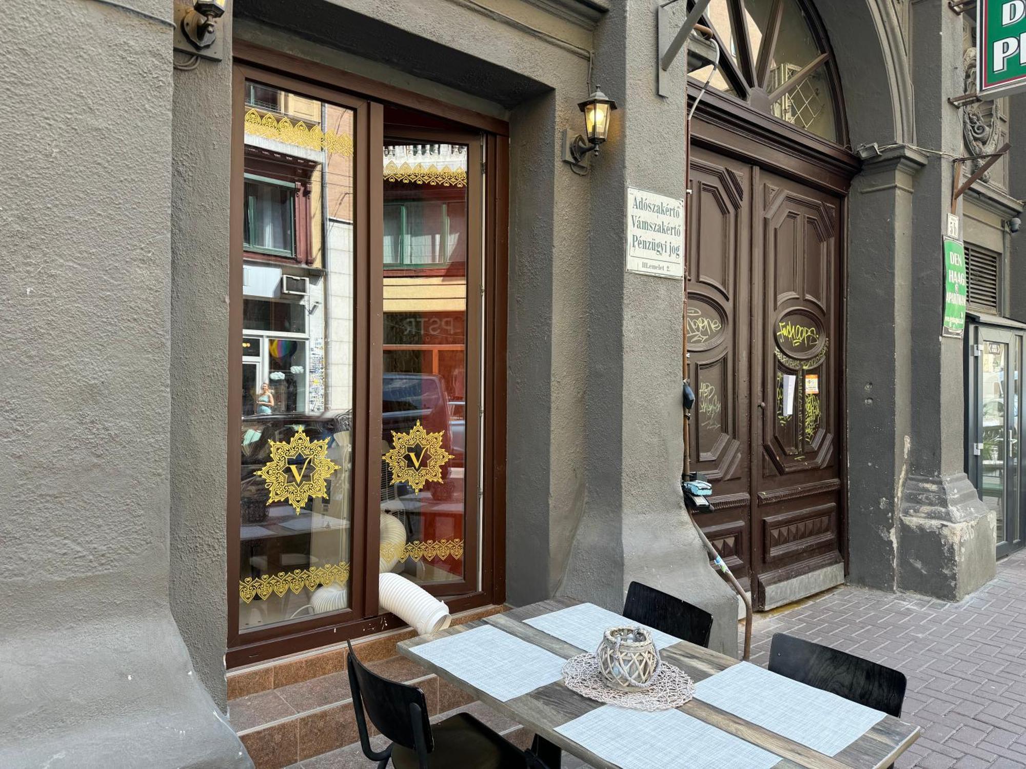 Spacious Cozy Home With 4Bedroom In The Heart Of Bp Budapest Exterior photo